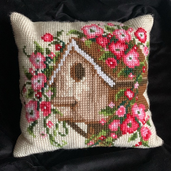 Vintage needlepoint bird house pillow throw cushion - Picture 3 of 11